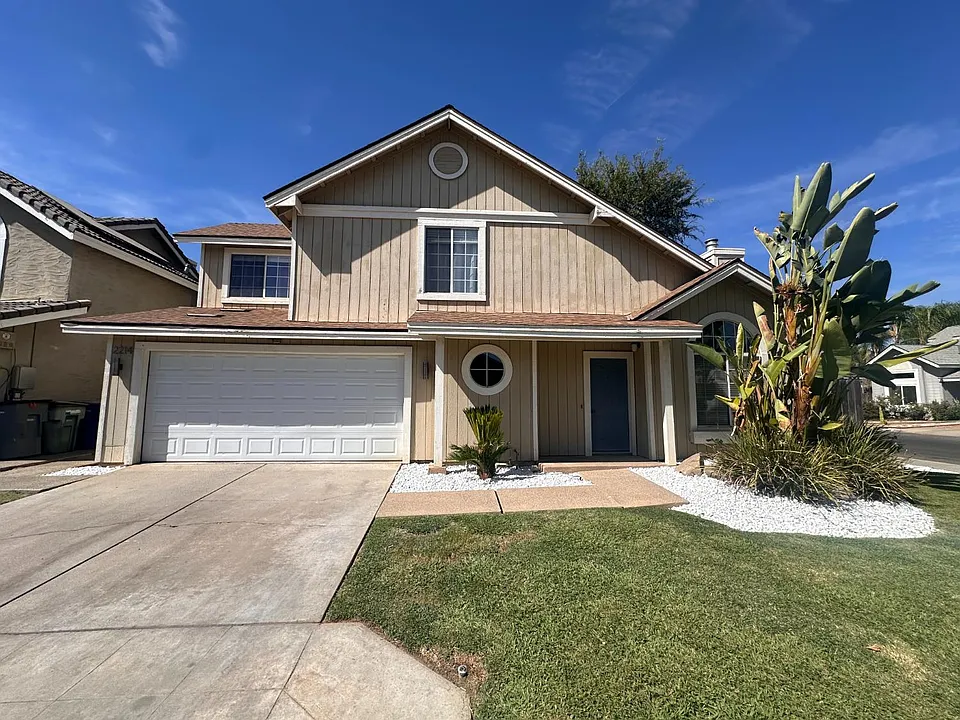 2214 E Chennault Ave