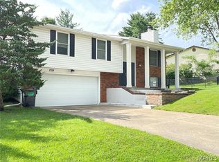 1329 Southgate Dr, Saint Charles, MO 63304