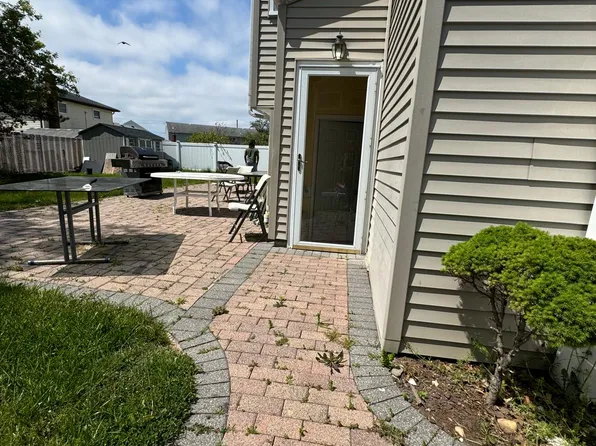 (undisclosed Address), Lindenhurst, NY 11757