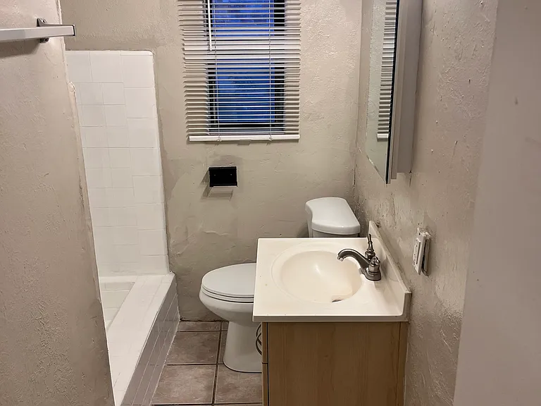 2620 N Stone Ave #2 — Photo 5