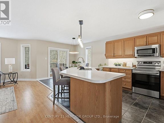 5th image of 9 Sutherland Ave