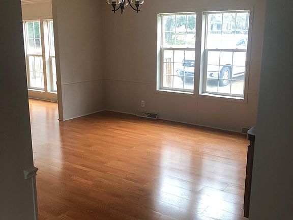 5th image of 173 NE Dianthus St