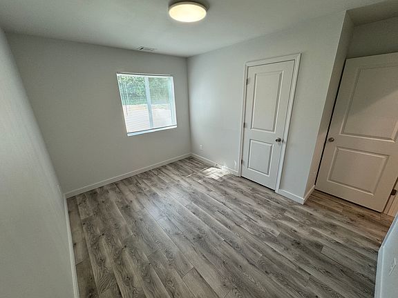 5th image of 1904 Tamara Way #B