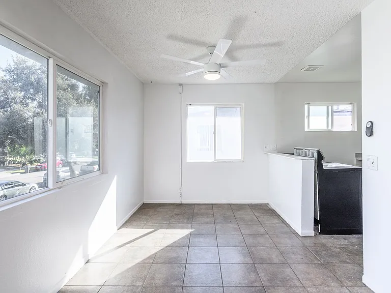 2506 S Rosewood Ave — Photo 10