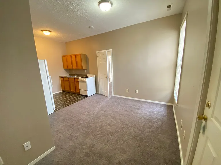 1031 Hartford St — Photo 37