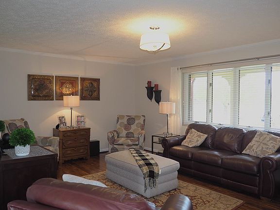 5th image of 181 Lakeside Dr