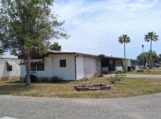 28 Lakeview Dr, Fruitland Park, FL 34731