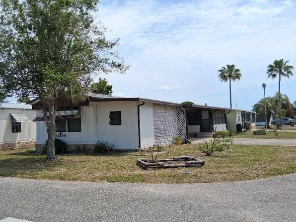 28 Lakeview Dr, Fruitland Park, FL 34731