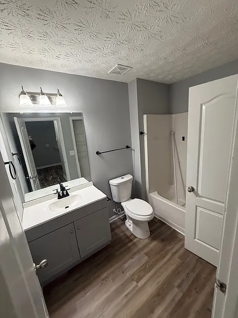3 bed, 2.5 bath, 1606 sqft, $1,950 — Photo 3