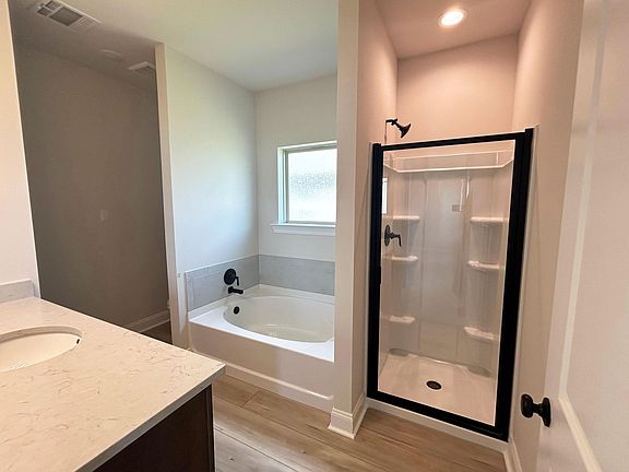 5th image of 1407 Tina St