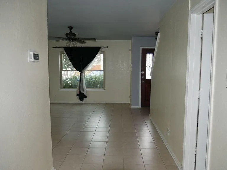 47 Latrobe Post — Photo 3
