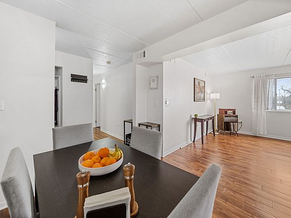 4th image of 841 N York St APT 202