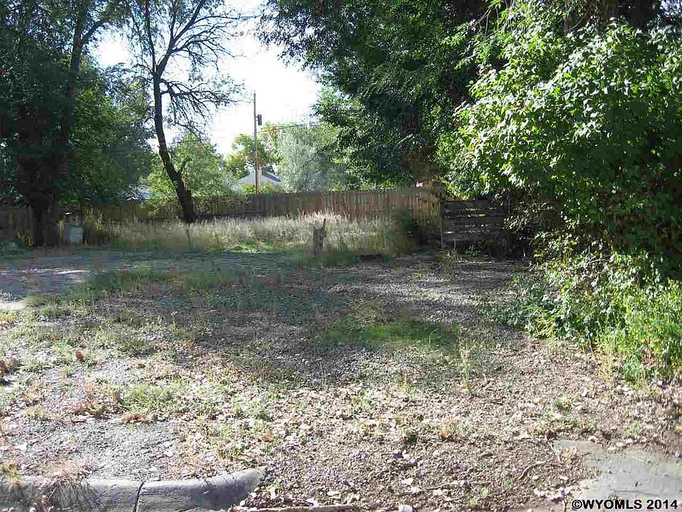 1st image of 217 6th Ave N
