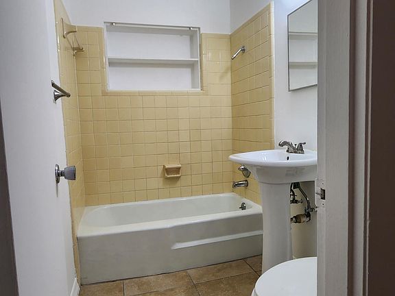 4th image of 413 Canyon Dr S