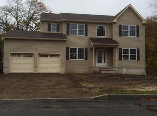 15 Willow St, Eatontown, NJ 07724
