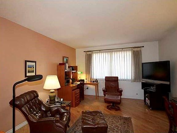 3rd image of 10332 Suewood Ct