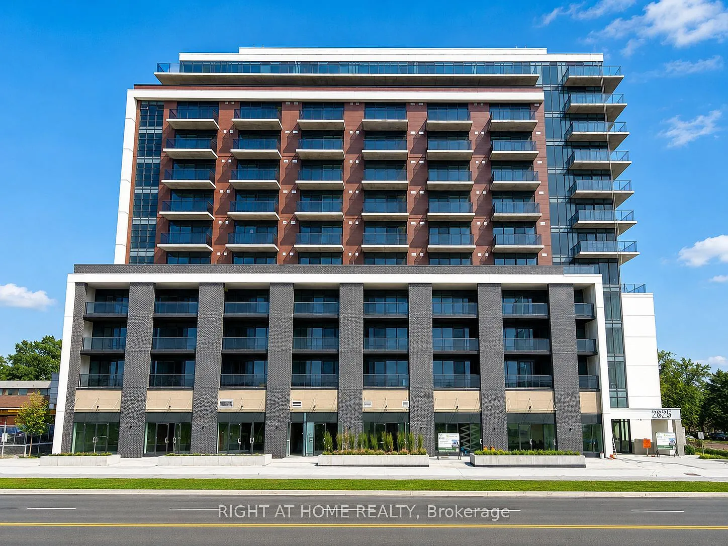 Yorkwoods Condo — Photo 1