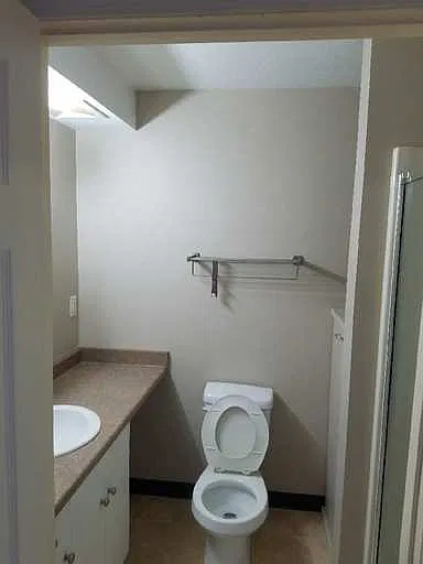 Studio, 1.0 bath, 325 sqft, $540 — Photo 4