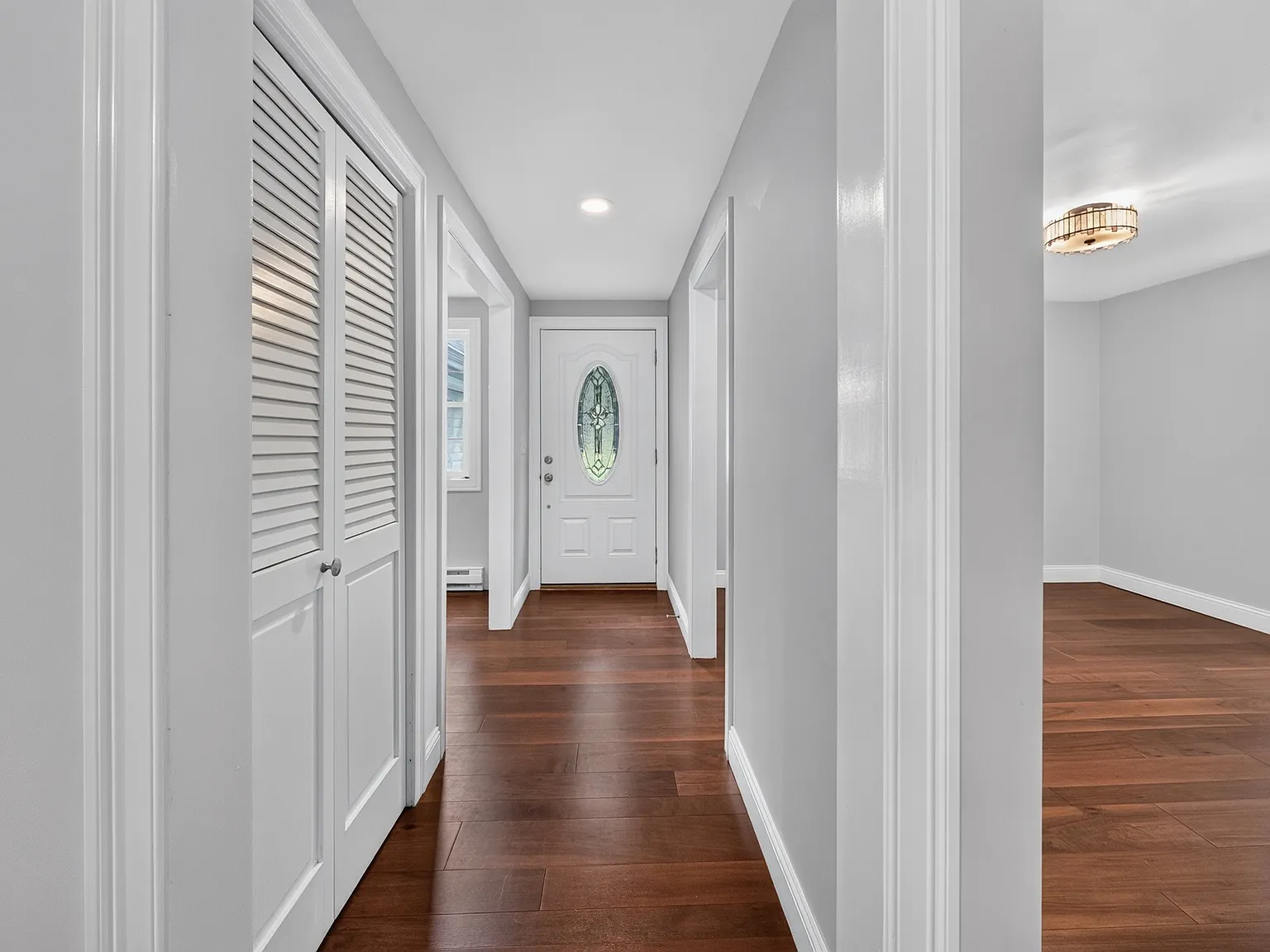4 bed, 3.5 bath, 2600 sqft, $3,600 — Photo 3