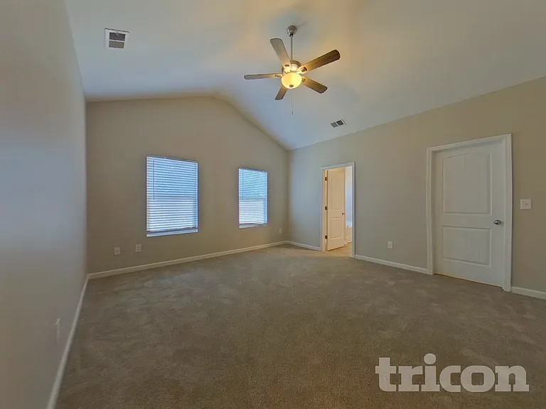 216 Stone Creek Ct — Photo 5