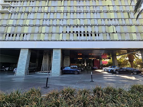 3rd image of 4381 W Flamingo Rd #2116