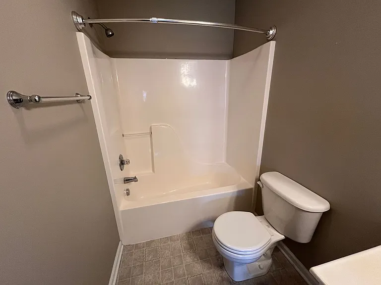 696 Wyndhurst Dr — Photo 28
