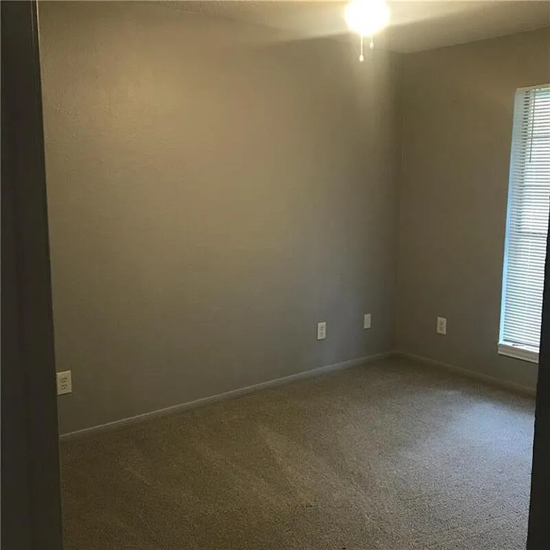 5 bed, 2.0 bath, 1234 sqft, $1,404 — Photo 4