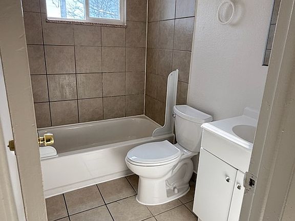 4th image of 1065 S Quivas St #B500ed75b