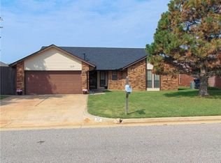 317 Conestoga Dr, Yukon, OK 73099
