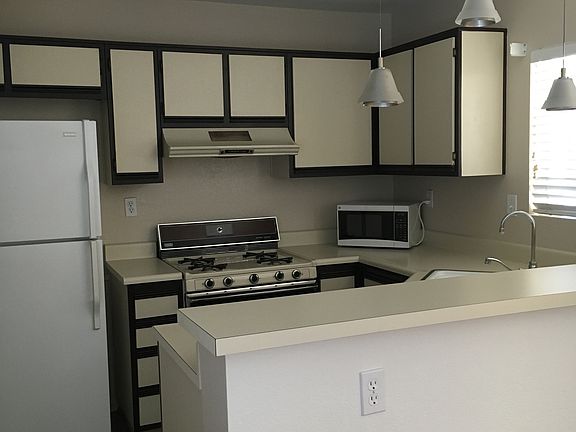 5th image of 609 N Via Colinas