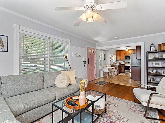 5th image of 4939 Rosewood Dr