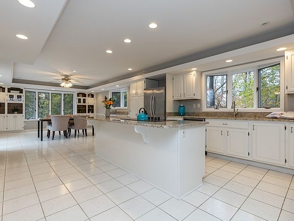 4th image of 299 Mountain Ave