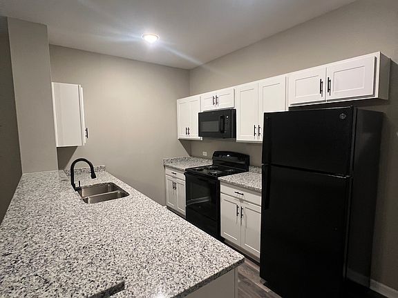 3rd image of 236 Calumet Dr