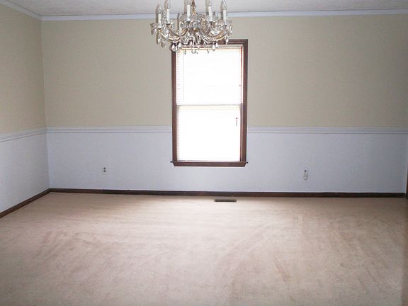5th image of 3711 9th Street Dr NE