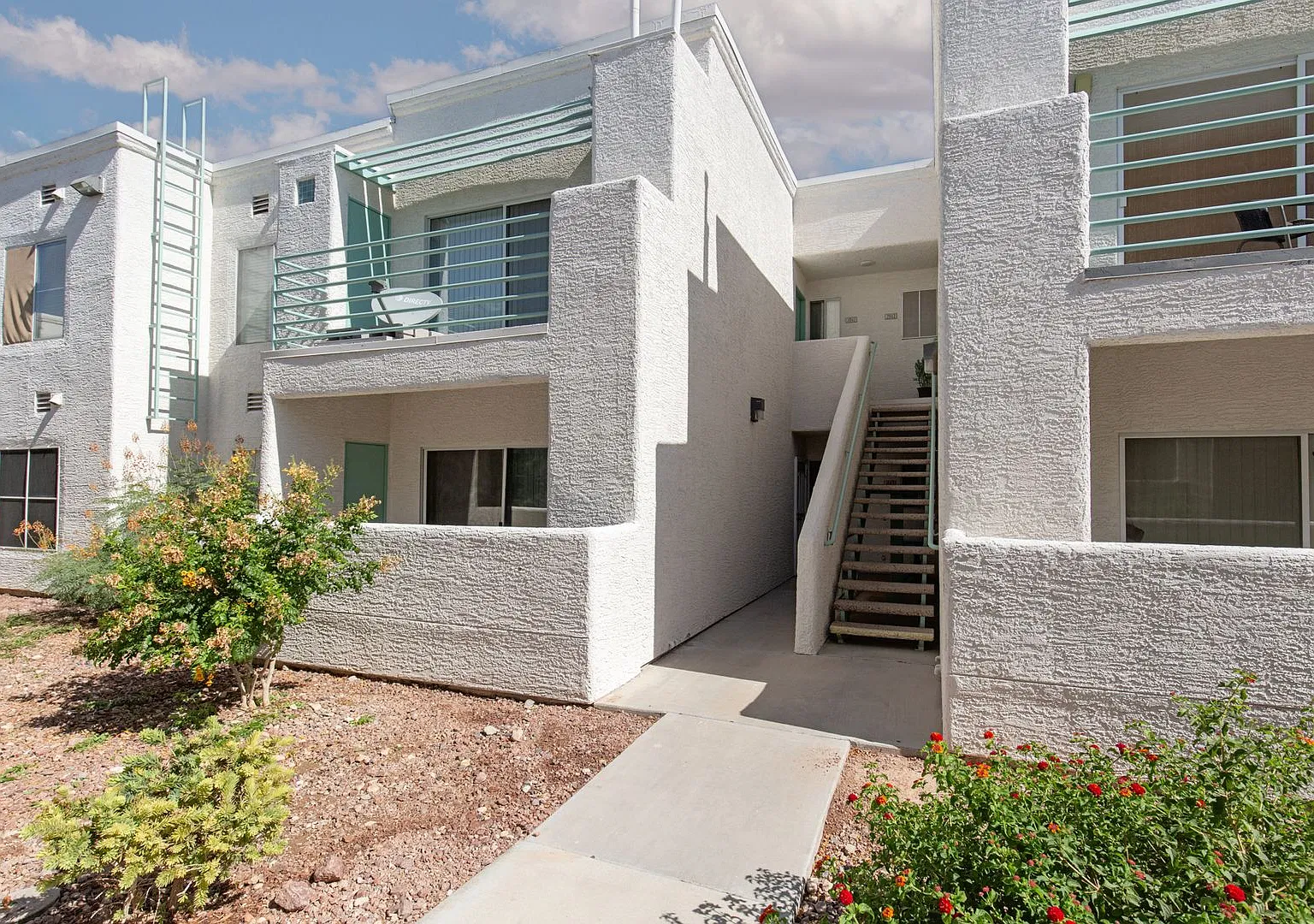 New paint. 2nd floor unit in gated NW complex — Photo 1