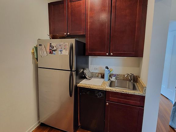 5th image of 677 W Wrightwood Ave APT 3S