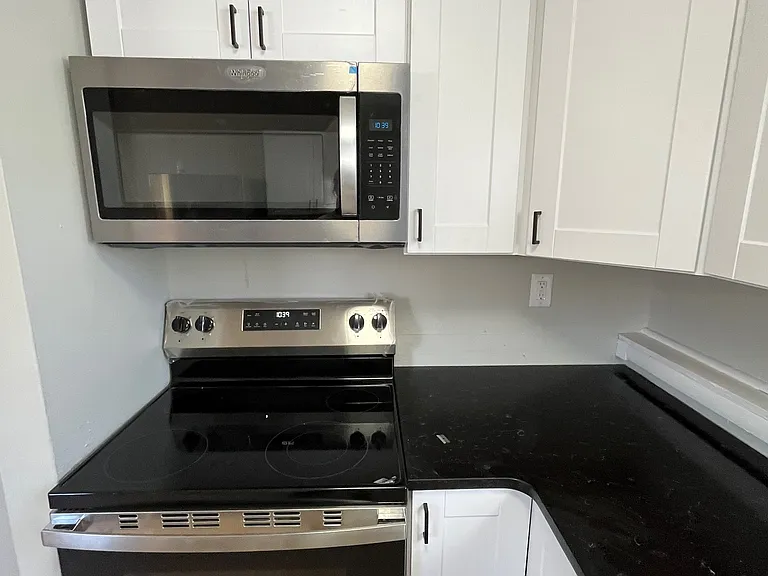 50 Hampshire Rd — Photo 3