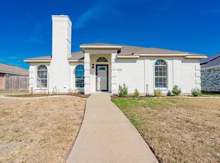 7010 Caruth Dr, Rowlett, TX 75089