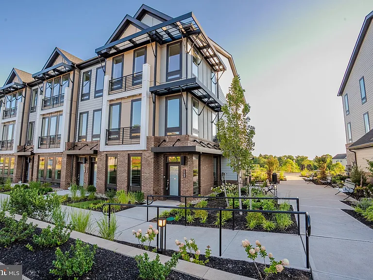112 Village Dr — Photo 4