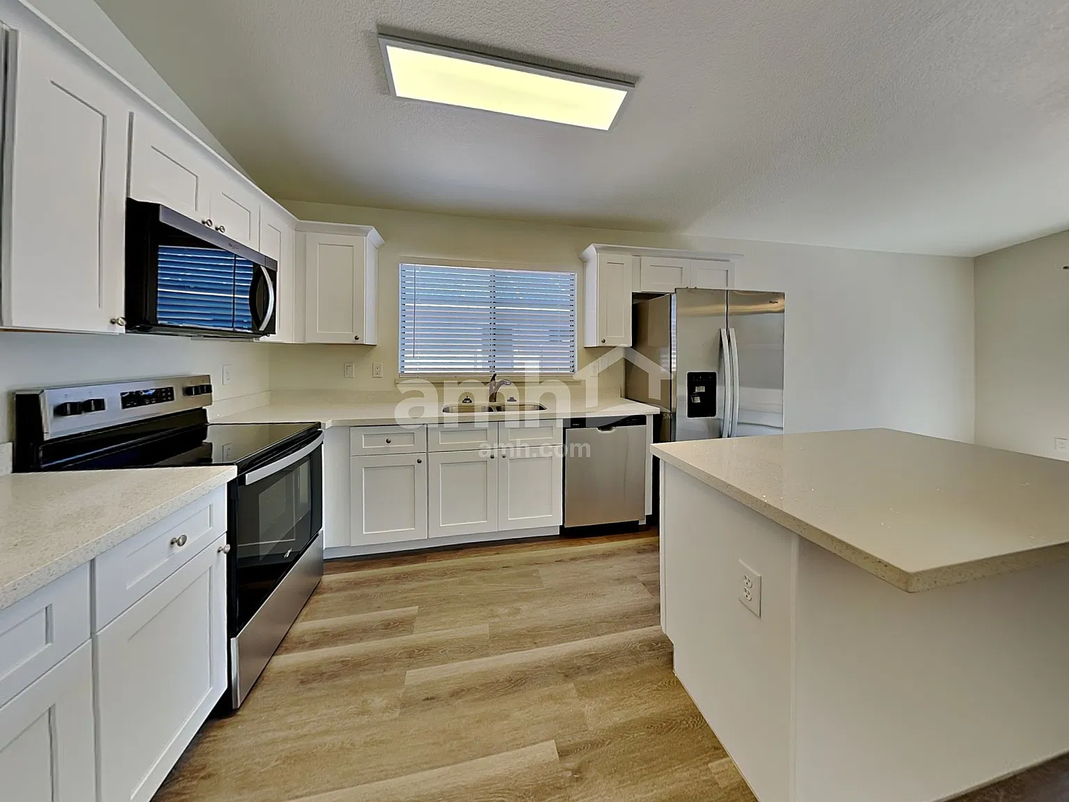 3 bed, 2.0 bath, 1624 sqft, $1,980 — Photo 3