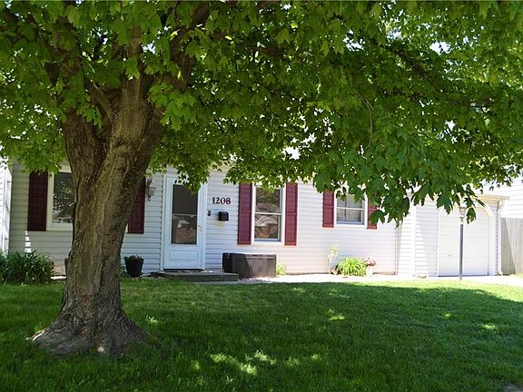 3rd image of 1208 N Fairview Dr