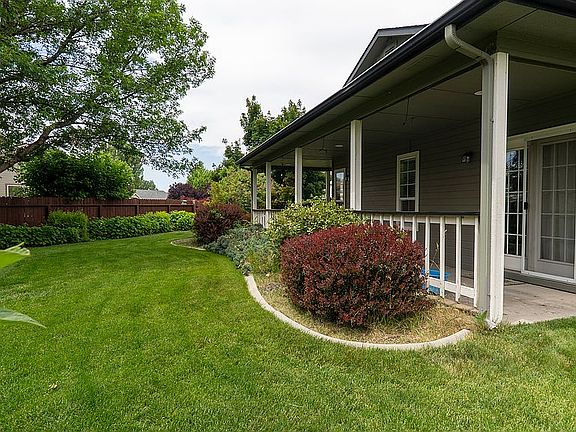 Side yard/wrap around porch