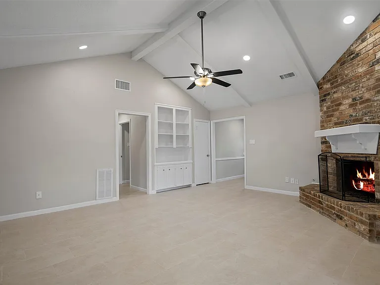 1015 Rock Canyon Dr — Photo 6