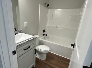 1445 W 215th St, Torrance, CA 90501