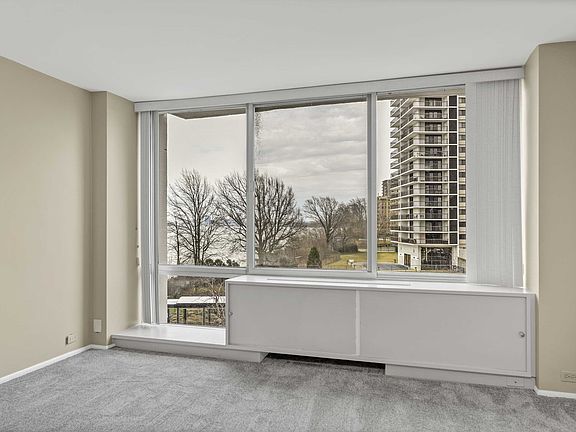 4th image of 12700 Lake Ave