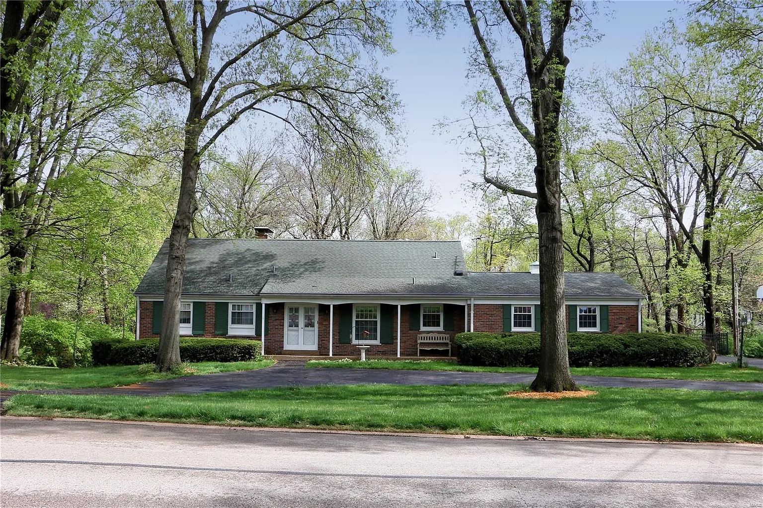64 Queens Dr photo 1