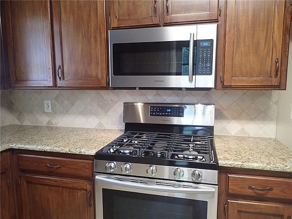 3rd image of 1604 Martin Luther Dr
