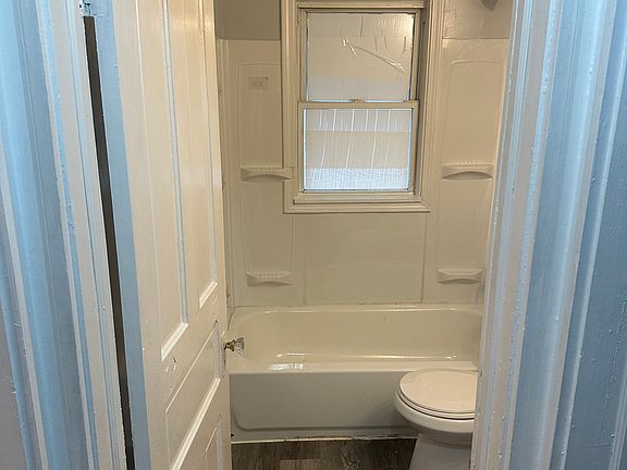 4th image of 2435 E 33rd St