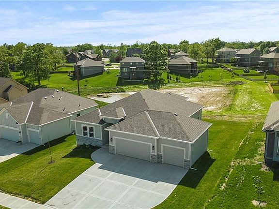 4th image of 1054 Fir Ln