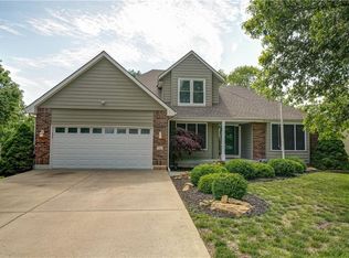 702 S Fox Ridge Dr, Raymore, MO 64083